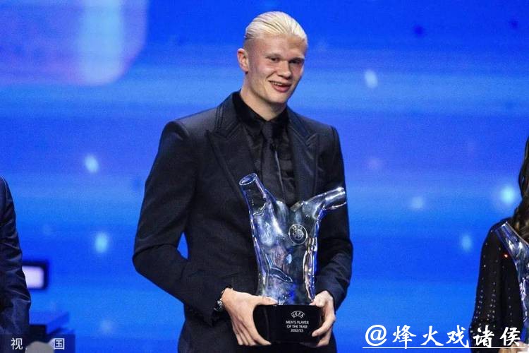 实至名归!戴维斯击败哈兰德荣膺德甲最佳新人 实至名归!戴维斯击败哈兰德荣膺德甲最佳新人